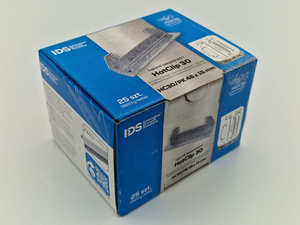 Łącznik HatClip 30 (5906506982107). Wydajność: ~3,5szt/m2. Dystans od 15mm. Do profili kapeluszowych 48x15. Opakowanie 25szt
